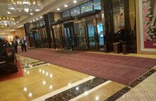 沈陽皇朝萬鑫酒店門廳鋪設的神奇吸水地墊